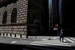 関税が中央銀行を三つの陣営に分断