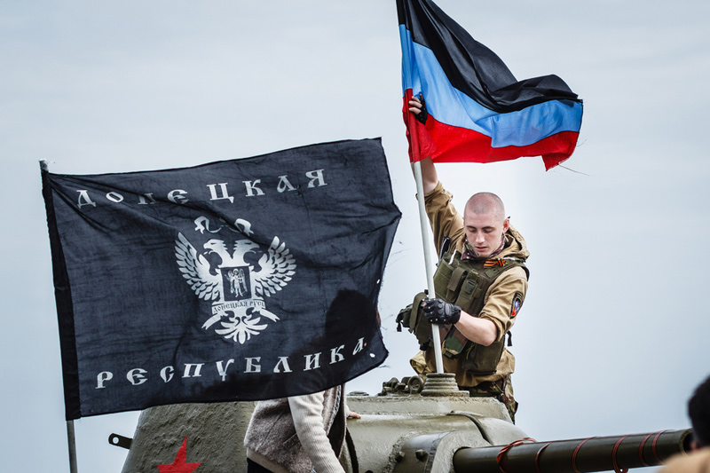 Ukrayna'da Kremlin destekli cumhuriyetler Rusya'ya katılmak için referanduma gidiyor