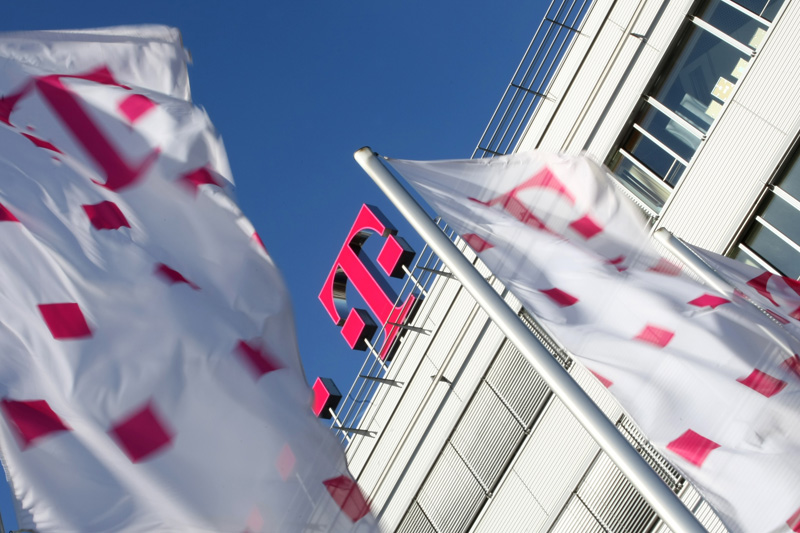 AKTIE IM FOKUS: Deutsche Telekom profitiert von Verkaufsplänen in England