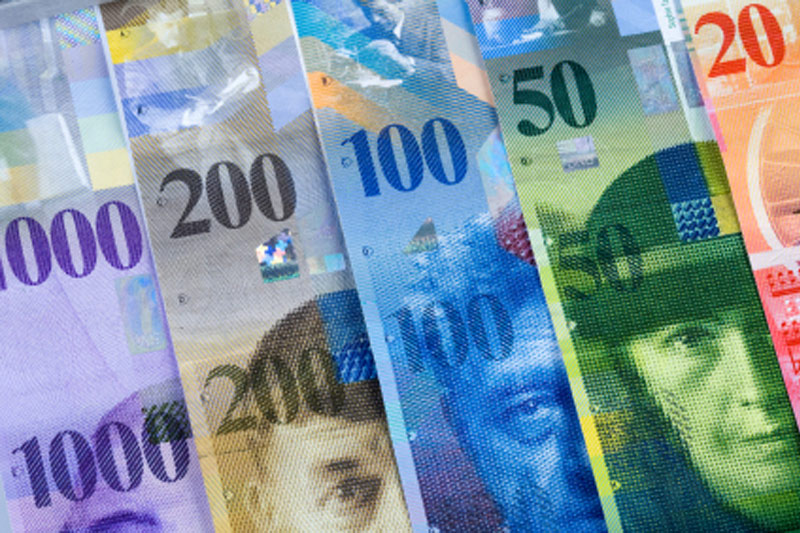 Il franco svizzero scende negli scambi volatili odierni, possibile un intervento della SNB