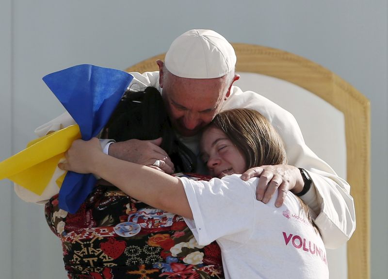 &copy; Reuters. FILE PHOTO: Pope Francis hugs two girls during a meeting with youths at the Jose Maria Morelos y Pavon stadium in Morelia, Mexico, February 16, 2016.    REUTERS/Carlos Garcia Rawlins     