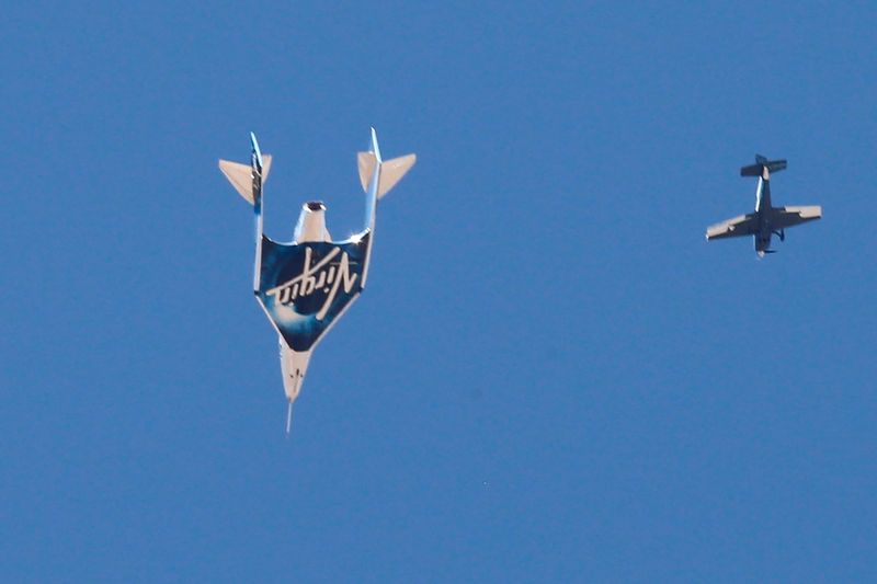 &copy; Reuters. Virgin Galactic's passenger rocket plane VSS Unity, carrying billionaire entrepreneur Richard Branson and his crew, descends after reaching the edge of space above Spaceport America near Truth or Consequences, New Mexico, U.S., July 11, 2021. REUTERS/Joe 