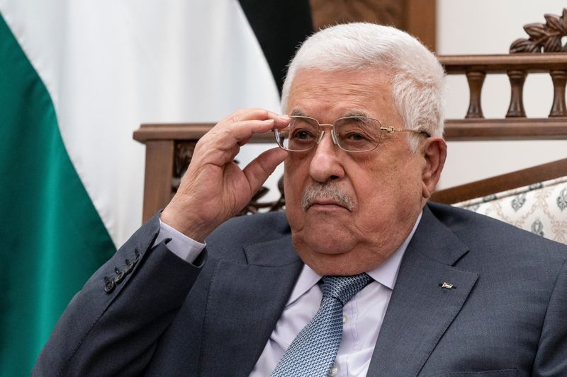 © Reuters. الرئيس الفلسطيني محمود عباس خلال مؤتمر صحفي في رام الله بالضفة الغربية يوم 25 مايو ايار 2021. صورة لرويترز من ممثل لوكالات الأنباء.