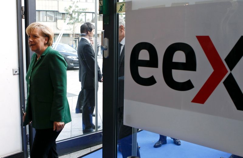 &copy; Reuters. FILE PHOTO: German Chancellor Angela Merkel arrives to visit the European energy stock exchange EEX in Leipzig August 19, 2010. Merkel is on tour to promote sustainable energy project in Germany.    REUTERS/Fabrizio Bensch/File Photo