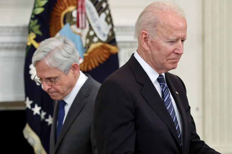 &copy; Reuters. FILE PHOTO: U.S. Attorney General Merrick Garland is seen next to U.S. President Joe Biden during the delivery of remarks after a roundtable discussion with advisors on steps to curtail U.S. gun violence, at the White House in Washington, U.S. June 23, 20