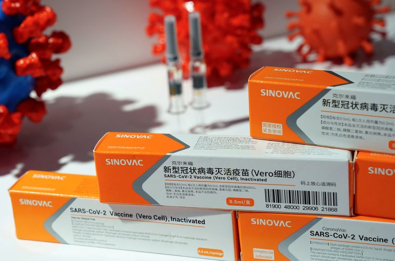&copy; Reuters. Caixas da vacina contra Covid-19 CoronaVac na sede do laboratório Sinovac em Pequim
04/09/2020 REUTERS/Tingshu Wang