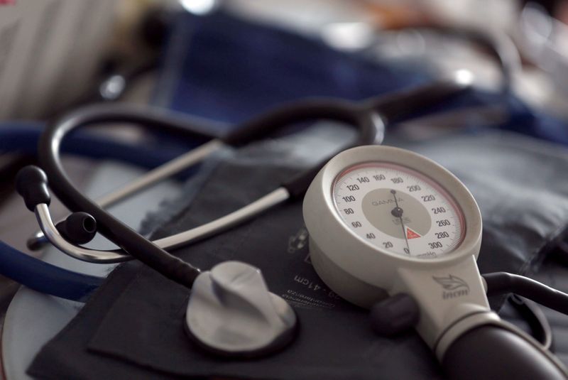 © Reuters. FILE PHOTO: A photo illustration shows a stethoscope and  blood-pressure machine of a French general practitioner displayed in a doctor's office January 7, 2015.   REUTERS/Regis Duvignau