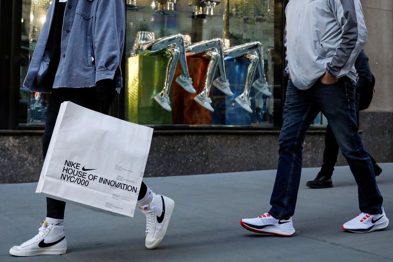 &copy; Reuters. FILE PHOTO: People shop, during the coronavirus disease (COVID-19) pandemic, on 5th Avenue in New York, U.S., February 17, 2021.  REUTERS/Brendan McDermid