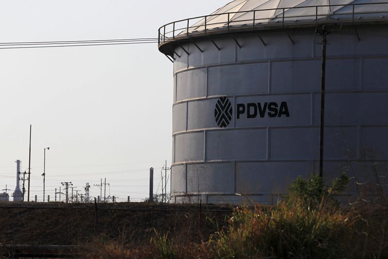 &copy; Reuters. Foto de archivo ilustrativa de una instalación petrolera de PDVSA en Lagunillas
Ene 29, 2019. REUTERS/Isaac Urrutia