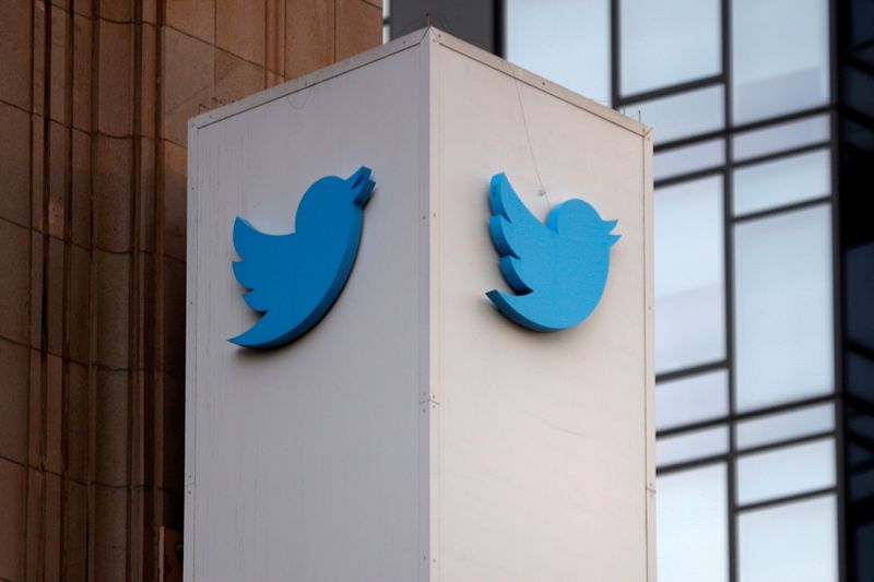 &copy; Reuters. FILE PHOTO: A Twitter logo is seen outside the company headquarters in San Francisco, California, U.S., January 11, 2021. REUTERS/Stephen Lam