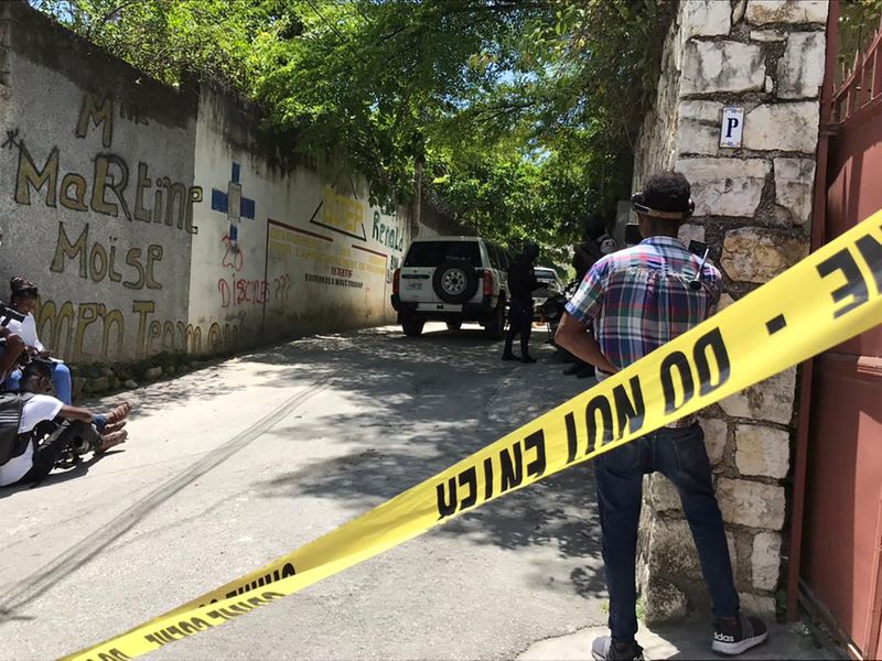 &copy; Reuters. Local isolado perto da residência do presidente do Haiti, Jovenel Moise, que foi morto dentro de casa
07/07/2021
REUTERS/Estailove St-Val