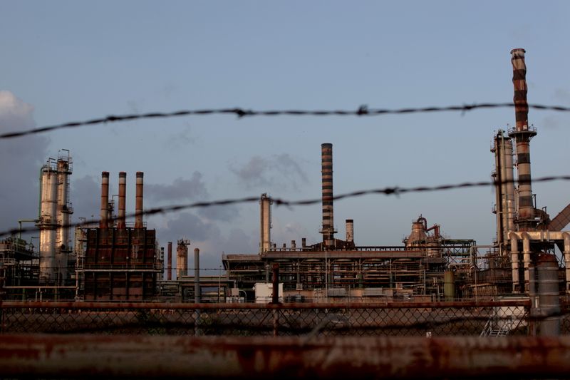 &copy; Reuters. FILE PHOTO: Installations of the Limetree Bay petroleum refinery are seen in St Croix, U.S. Virgin Islands June 28, 2017. REUTERS/Alvin Baez