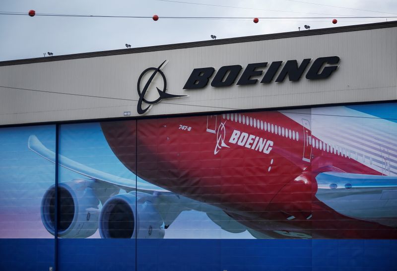 © Reuters. FILE PHOTO: A Boeing logo is seen at the company's facility in Everett, Washington, U.S., Jan. 21, 2020. REUTERS/Lindsey Wasson