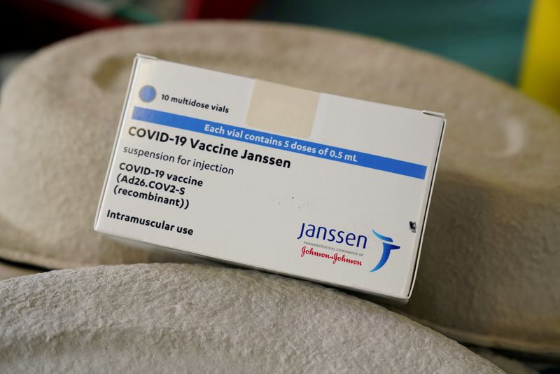 &copy; Reuters. FILE PHOTO: A box of Johnson & Johnson's coronavirus disease (COVID-19) vaccines is seen at the Forem vaccination centre in Pamplona, Spain, April 22, 2021.  REUTERS/Vincent West/File Photo