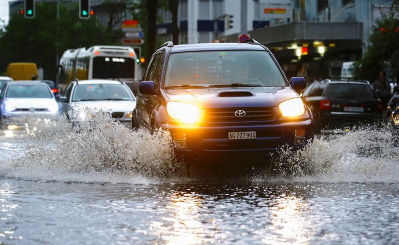 &copy; Reuters. Des précipitations record ont touché Zurich mardi lors d'un orage, causant inondations et chaos dans les transports de la capitale financière suisse. /Photo prise le 13 juillet 2021/REUTERS/Arnd Wiegmann