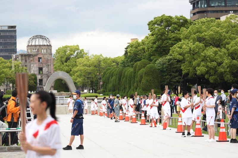 &copy; Reuters. 　７月１３日　広島県は国際オリンピック委員会（ＩＯＣ）のバッハ会長が１６日に広島市を訪問すると発表した。写真は広島市の平和記念公園。公道での聖火リレーが中止となり、代わり