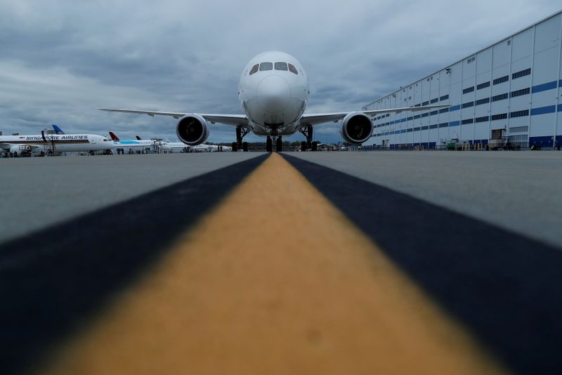 © Reuters. FILE PHOTO: The Boeing 787-10 Dreamliner sits on the tarmac before a delivery ceremony to Singapore Airlines at the Boeing South Carolina Plant in North Charleston, South Carolina, United States March 25, 2018.  REUTERS/Randall Hill/File Photo