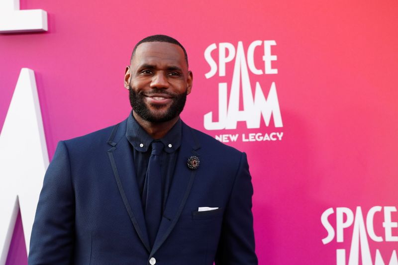 &copy; Reuters. LeBron James posa para foto na pré-estreia de "Space Jam: Um Novo Legado" em Los Angeles
12/07/2021 REUTERS/Mario Anzuoni