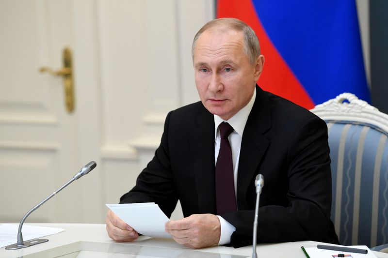 &copy; Reuters. FILE PHOTO: Russian President Vladimir Putin attends a meeting via video link on a memorandum of intent on cooperation signed between Britain's AstraZeneca, Russia's Gamaleya Institute, which developed the Sputnik V vaccine, Russian Direct Investment Fund