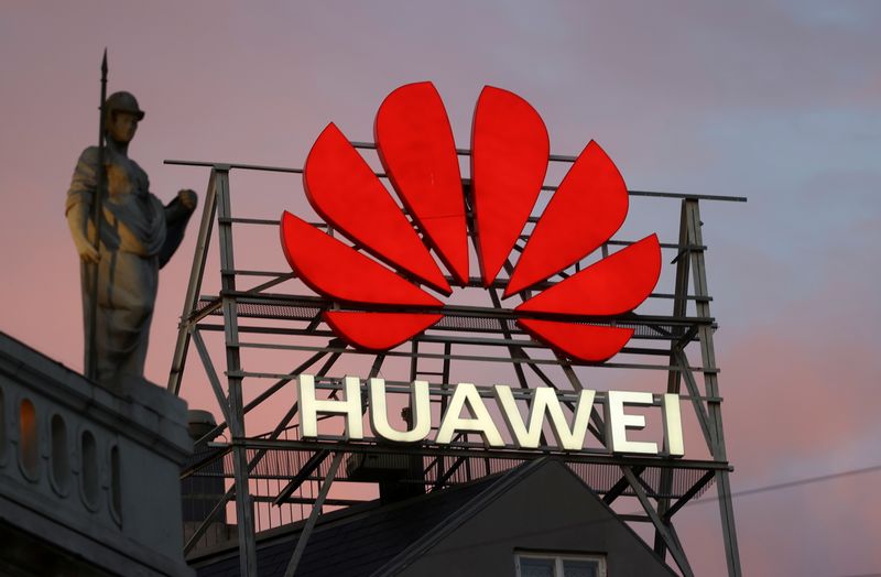 &copy; Reuters. FILE PHOTO: The logo of the Chinese telecommunications giant Huawei Technologies is pictured next to a statue on top of a building in Copenhagen, Denmark, June 23, 2021. REUTERS/Wolfgang Rattay/File Photo