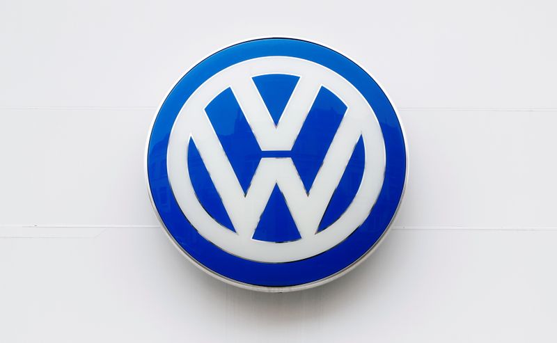 &copy; Reuters. FILE PHOTO: The logo of German carmaker Volkswagen is seen on the wall of a showroom of a Volkswagen car dealer in Brussels, Belgium July 9, 2020. REUTERS/Francois Lenoir/File Photo