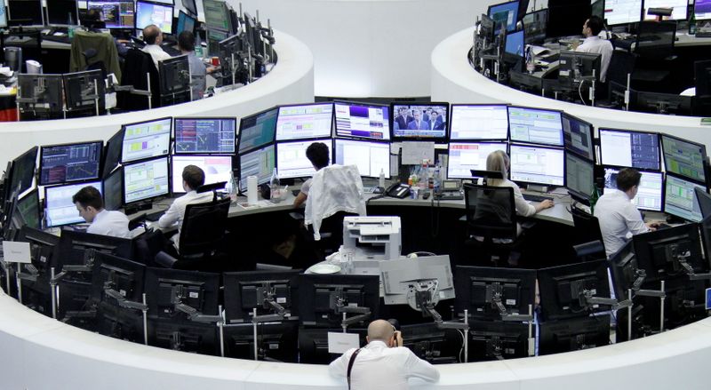 &copy; Reuters. Operadores em Bolsa de Frankfurt
24/06/2016 REUTERS/Staff/Remote