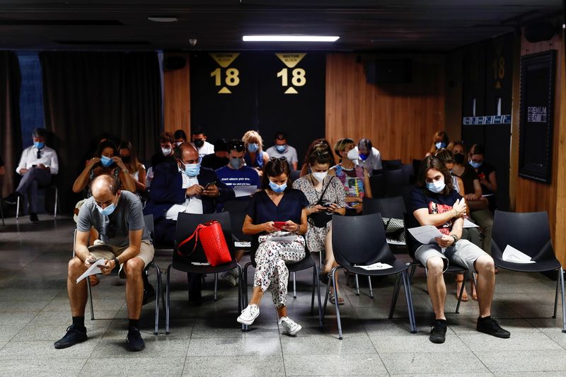&copy; Reuters. L'Espagne a fait état mardi de 43.960 nouveaux cas de contamination au coronavirus, portant le total depuis le début de la crise sanitaire à plus de 4 millions d'infections. /Photo prise le 12 juillet 2021/REUTERS/Javier Barbancho