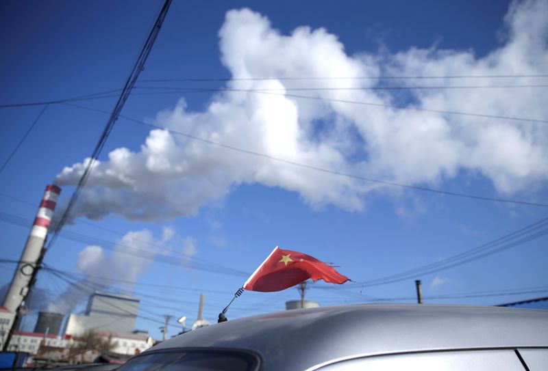 &copy; Reuters. FILE PHOTO: A Chinese flag is seen on the top of a car near a coal-fired power plant in Harbin, Heilongjiang province, China November 27, 2019.  REUTERS/Jason Lee