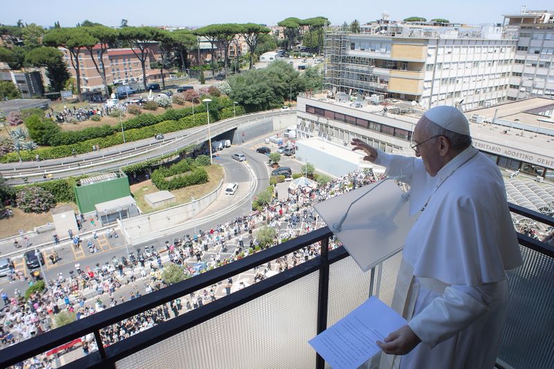 &copy; Reuters. البابا فرنسيس في روما يوم 11 يوليو تموز 2021. صورة لرويترز من المكتب الإعلامي للفاتيكان. 