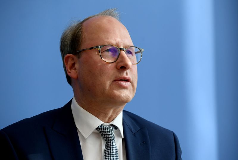 © Reuters. FILE PHOTO: Managing Director of the Handelsverband Deutschland Stefan Genthr attends a news conference addressing the impact on supplies due to the coronavirus disease (COVID-19), in Berlin, Germany, March 17, 2020.  REUTERS/Annegret Hilse/Pool/File Photo