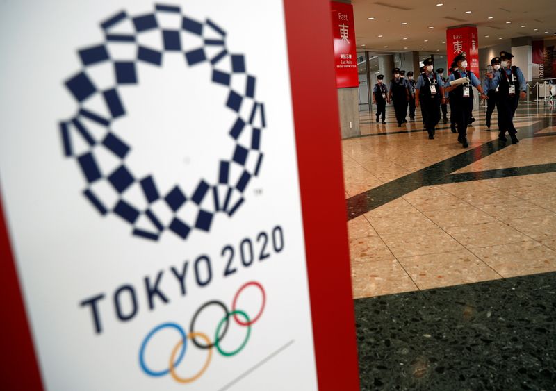 &copy; Reuters. Policiais caminham em principal centro de imprensa dos Jogos Olímpicos Tóquio 2020
14/07/2021 REUTERS/Edgar Su