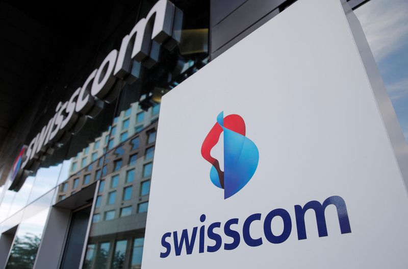 &copy; Reuters. FILE PHOTO: The logo of Swiss telecoms group Swisscom is seen at an office building, in Zurich, Switzerland May 26, 2020. REUTERS/Arnd Wiegmann/File Photo