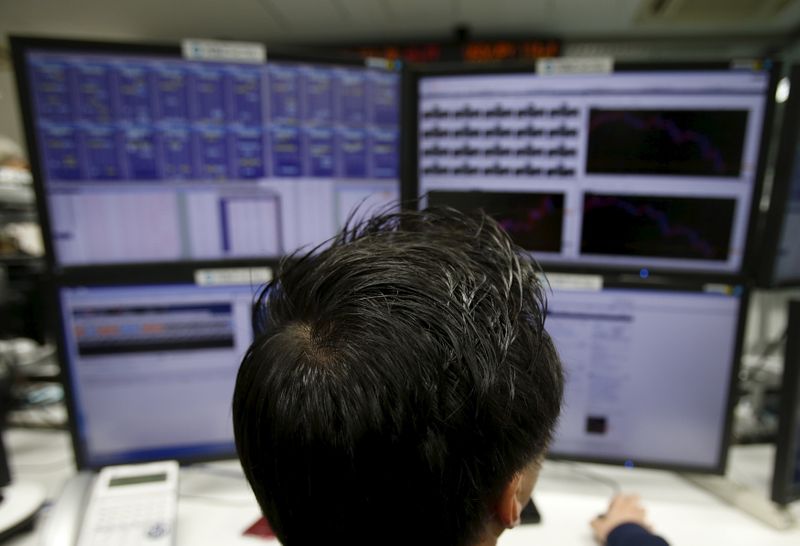 &copy; Reuters. Les Bourses européennes ont terminé en ordre dispersé mercredi. À Paris, le CAC 40 a fini inchangé. A Londres, le FTSE 100 a reculé de 0,47% tandis qu'à Francfort le Dax faisait du surplace. /Photo d'archives/REUTERS/Yuya Shino