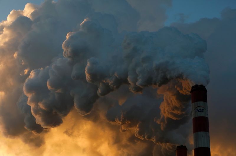 &copy; Reuters. FILE PHOTO: Smoke and steam billows from Belchatow Power Station, Europe's largest coal-fired power plant operated by PGE Group, near Belchatow, Poland November 28, 2018. REUTERS/Kacper Pempel/File Photo