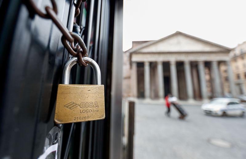 &copy; Reuters. FILE PHOTO: A padlock is seen on the door of a closed restaurant near the Pantheon, as the region enters the 'yellow zone' after the government relaxed some of the coronavirus disease (COVID-19) curbs on weekdays following a strict lockdown over the holid