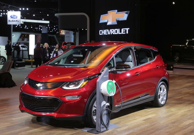 &copy; Reuters. FILE PHOTO: A 2019 Chevrolet Bolt plug-in electric vehicle is displayed at the North American International Auto Show in Detroit, Michigan, U.S., January 15, 2019. REUTERS/Rebecca Cook/File Photo
