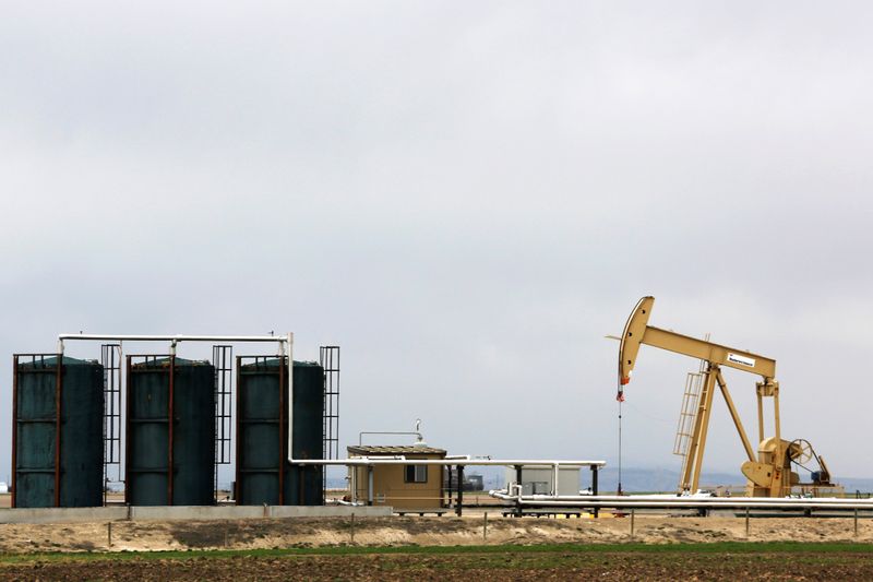 © Reuters. Atividade de extração de petróleo em Granum, Canadá 
06/05/2020
REUTERS/Todd Korol 