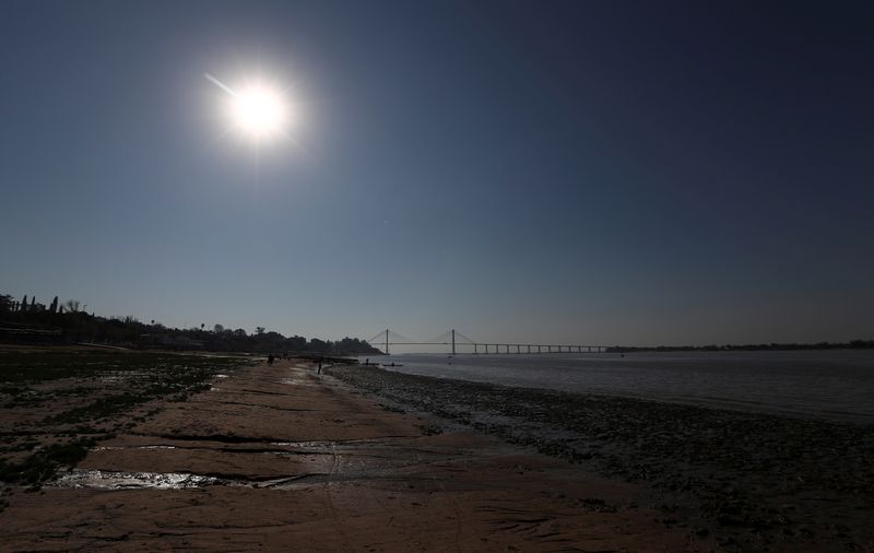 &copy; Reuters. Vista de ponte Nossa Senhora do Rosário, sobre o rio Paraná, em Rosário (Argentina)
REUTERS/Agustin Marcarian