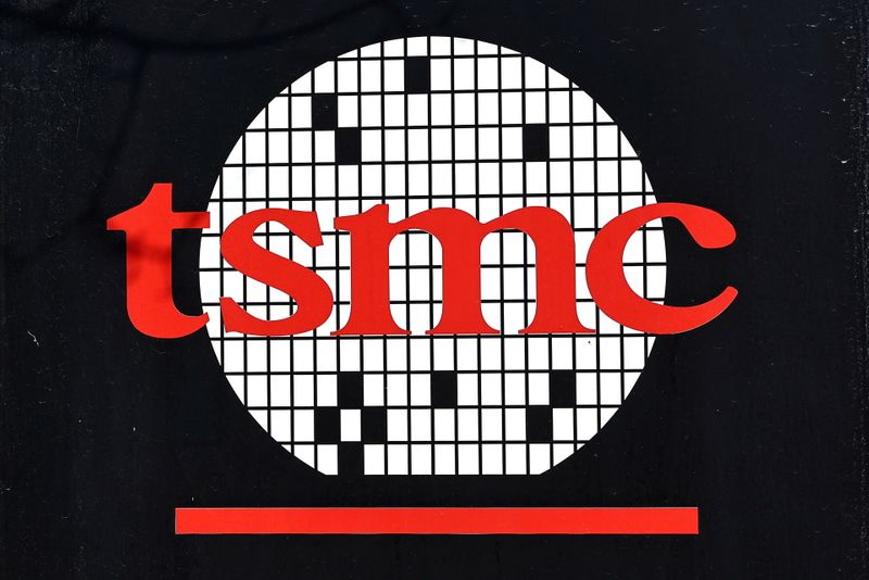 &copy; Reuters. FILE PHOTO: The logo of Taiwan Semiconductor Manufacturing Co (TSMC) is pictured at its headquarters, in Hsinchu, Taiwan, January 19, 2021. REUTERS/Ann Wang