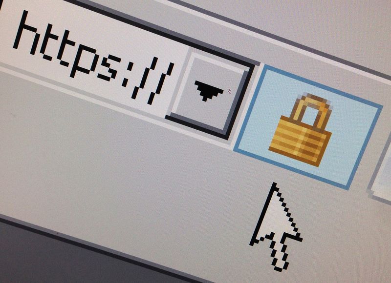 &copy; Reuters. FILE PHOTO: A lock icon, signifying an encrypted Internet connection, is seen on an Internet Explorer browser in a photo illustration in Paris April 15, 2014.  REUTERS/Mal Langsdon/File Photo