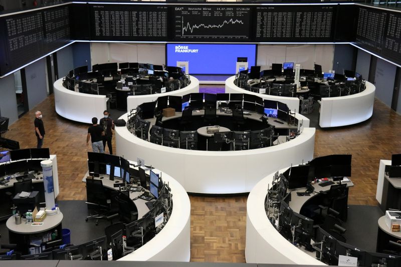 © Reuters. FILE PHOTO:  The German share price index DAX graph is pictured at the stock exchange in Frankfurt, Germany, July 14, 2021. REUTERS/Staff/File photo