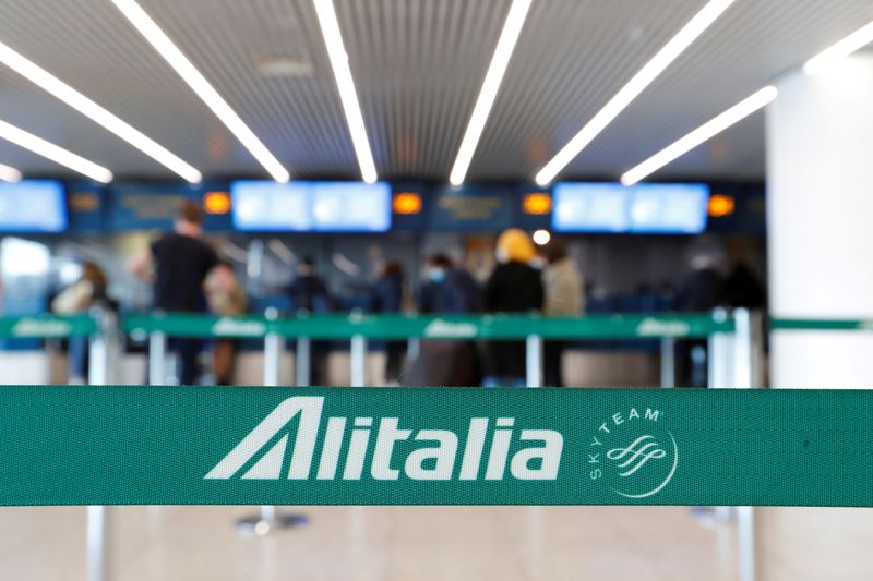 &copy; Reuters. FILE PHOTO: A view of the Alitalia check-in counter at Fiumicino International Airport in Rome, Italy, April 15, 2021. REUTERS/Remo Casilli/File Photo