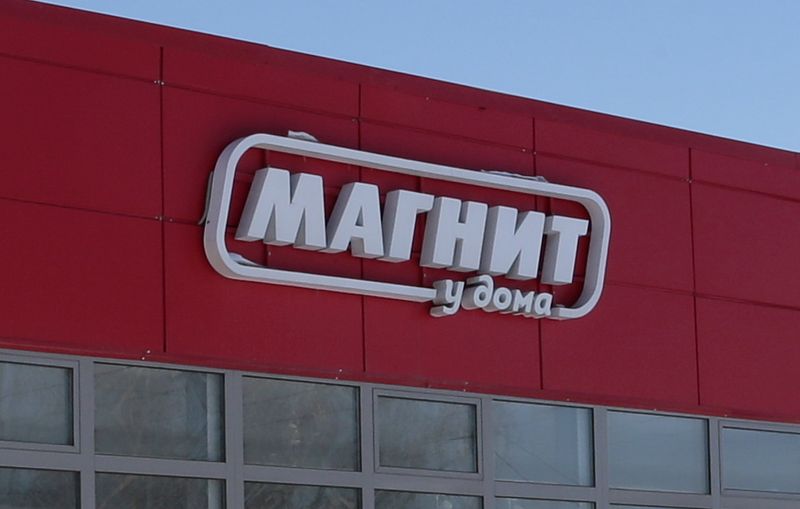 &copy; Reuters. FILE PHOTO: The logo of Russian retailer Magnit is seen on a grocery store outside Moscow, Russia February 27, 2018. REUTERS/Tatyana Makeyeva/File Photo