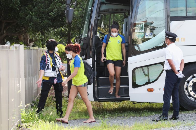 &copy; Reuters. Equipe brasileira de judô chega para treinamento em ginásio em Hamamatsu, no Japão
15/07/2021 REUTERS/Kim Kyung-Hoon