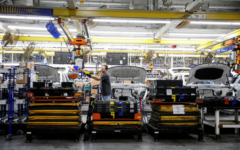 &copy; Reuters. FILE PHOTO: A worker builds a 2020 Ford Explorer car at Ford's Chicago Assembly Plant in Chicago, Illinois, U.S. June 24, 2019. REUTERS/Kamil Krzaczynski