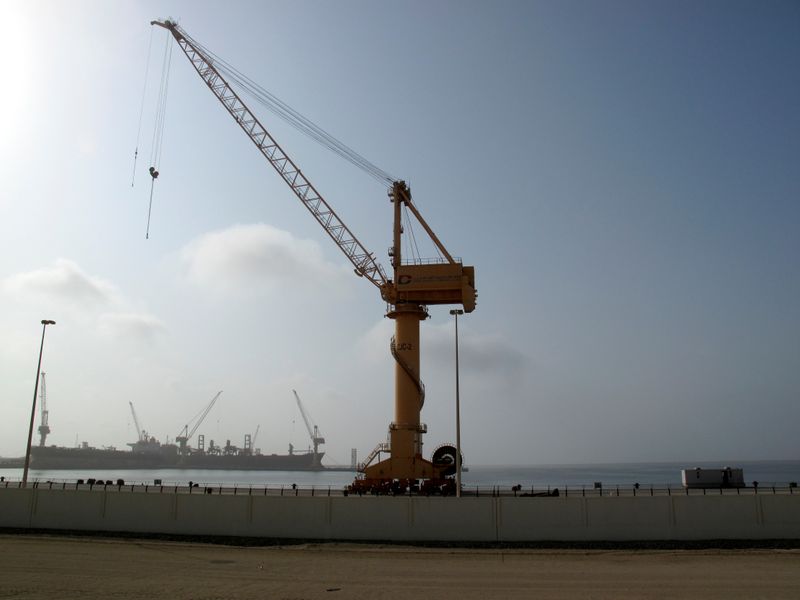 © Reuters. صورة من أرشيف رويترز لميناء الدقم العماني.