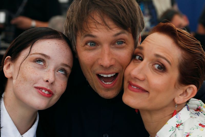 &copy; Reuters. Diretor Sean Baker e atrizes Suzanne Son e Bree Elrod, do filme "Red Rocket", durante Festival de Cinema de Cannes
15/07/2021 REUTERS/Eric Gaillard