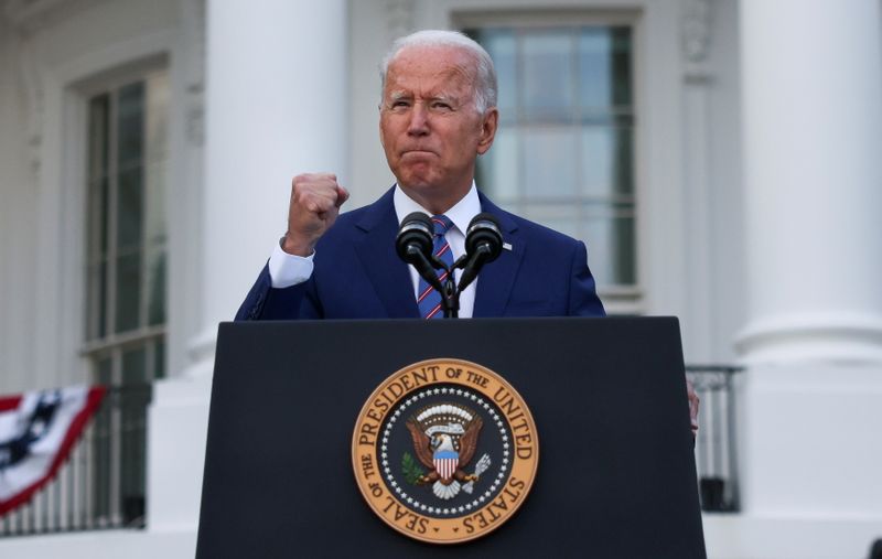 &copy; Reuters. FILE PHOTO: U.S. President Joe Biden delivers remarks at the White House at a celebration of Independence Day in Washington, U.S., July 4, 2021. REUTERS/Evelyn Hockstein/File Photo