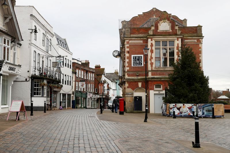 &copy; Reuters. FILE PHOTO: A view of a deserted street in Hemel Hempstead, Britain, January 5, 2021. REUTERS/Matthew Childs