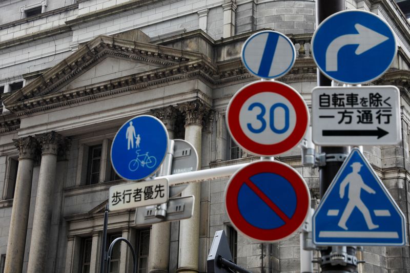 &copy; Reuters. 日銀は１５─１６日に開いた金融政策決定会合で、現行の長短金利操作付き量的・質的金融緩和政策の継続を賛成多数で決定した。２０２０年５月撮影（２０２１年　ロイター/Kim Kyung-Hoon）